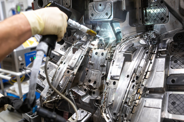 Преимущества литья пластмасс под давлением